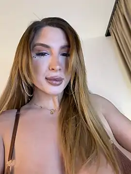 Snapshot of LucyBridgette chatting on 04/23/26, 02:40 LucyBridgette online show from 04/23/26, 02:40