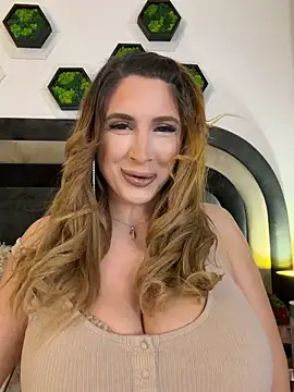 Snapshot of LucyBridgette chatting on 04/05/26, 06:58 LucyBridgette online show from 04/05/26, 06:58