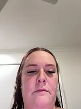 Snapshot of carinabro10 chatting on 05/15/26, 10:02 carinabro10 online show from 05/15/26, 10:02