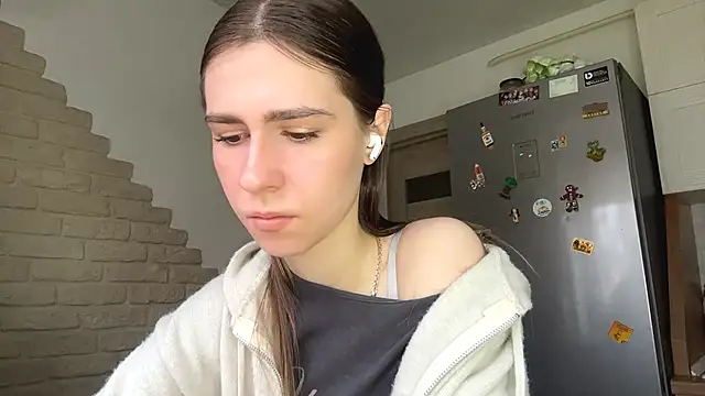 ElsieKuhlmann online show from 04/11/26, 05:15