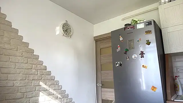 ElsieKuhlmann online show from 04/18/26, 02:08