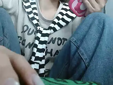 Snapshot of Boiboi2x chatting on 01/18/26, 02:42 Boiboi2x online show from 01/18/26, 02:42