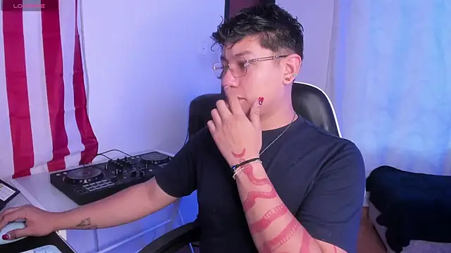 Theo Rowan online show from 04/17/26, 11:46