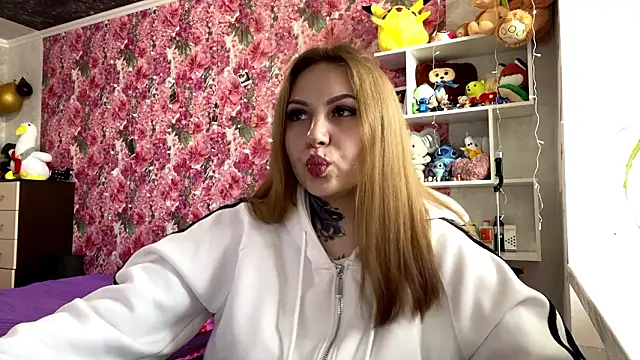 Snapshot of TraciBallena chatting on 02/03/26, 09:03 TraciBallena online show from 02/03/26, 09:03