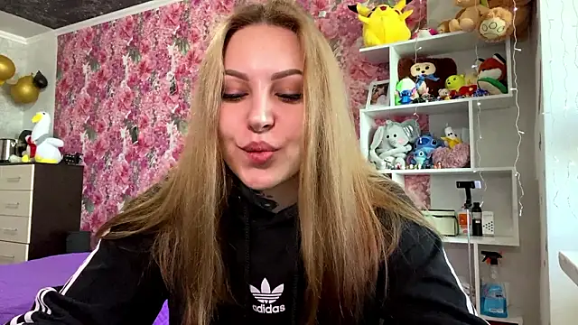 Snapshot of TraciBallena chatting on 02/02/26, 09:08 TraciBallena online show from 02/02/26, 09:08