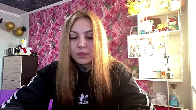 Snapshot of TraciBallena chatting on 02/10/26, 06:12 TraciBallena online show from 02/10/26, 06:12