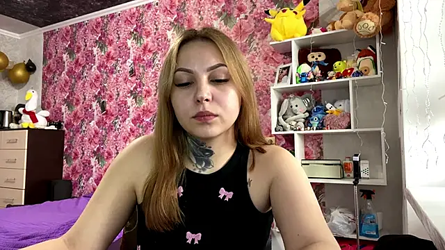 Snapshot of TraciBallena chatting on 02/13/26, 10:04 TraciBallena online show from 02/13/26, 10:04