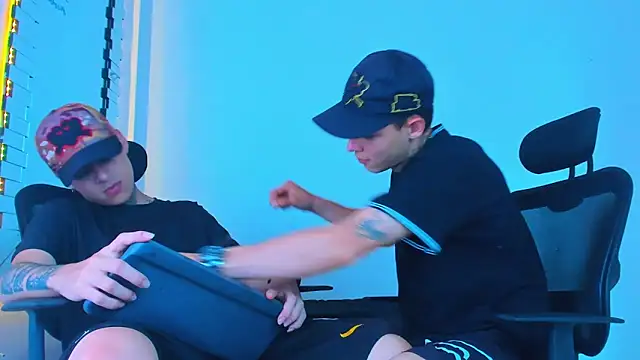 Thomas-Wil online show from 02/25/26, 03:34