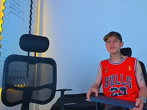 Thomas-Wil online show from 02/03/26, 06:22