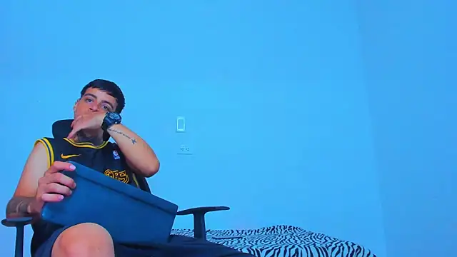 Thomas-Wil online show from 04/22/26, 03:30
