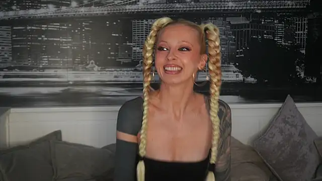 Snapshot of LanaReals chatting on 02/15/26, 10:03 LanaReals online show from 02/15/26, 10:03