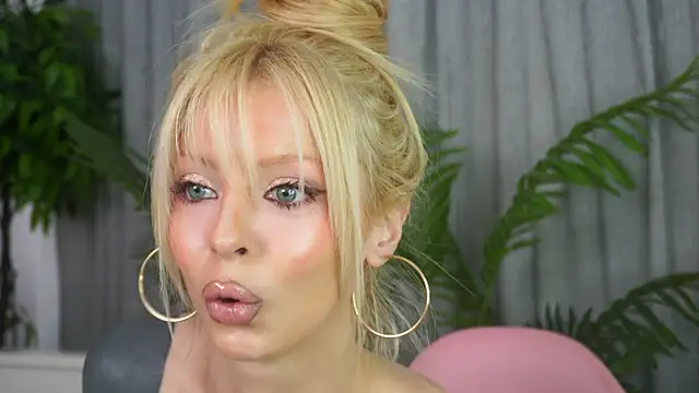 LanaReals online show from 03/12/26, 07:56