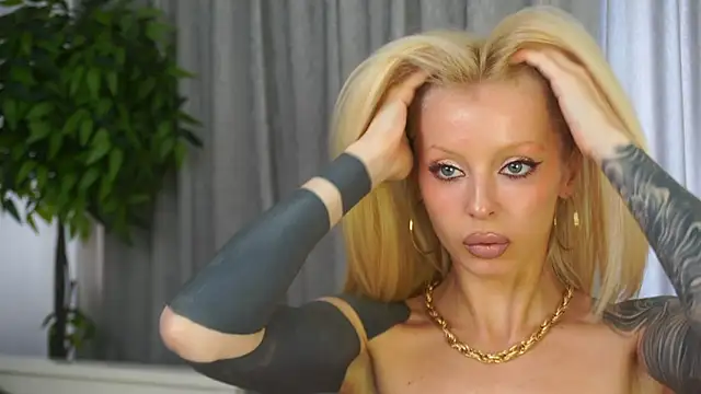 Snapshot of LanaReals chatting on 03/04/26, 08:11 LanaReals online show from 03/04/26, 08:11