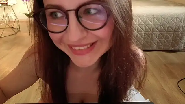 Snapshot of Satin_Sin chatting on 06/21/26, 06:14 Satin Sin online show from 06/21/26, 06:14
