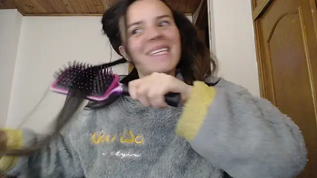 Shanel Lozano online show from 05/17/26, 11:38