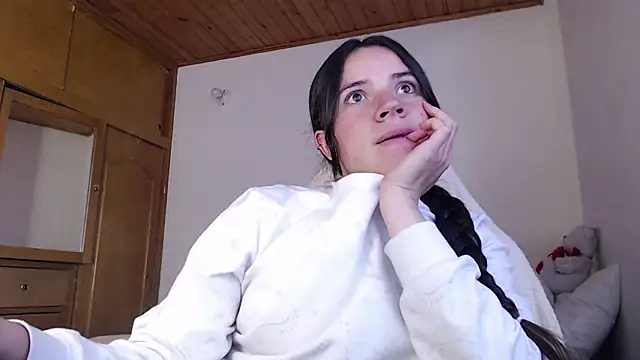 Shanel Lozano online show from 03/18/26, 09:15