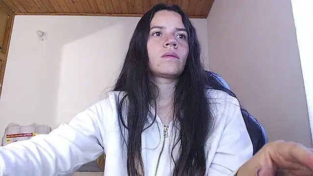 Snapshot of Shanel_Lozano chatting on 06/12/26, 03:32 Shanel Lozano online show from 06/12/26, 03:32