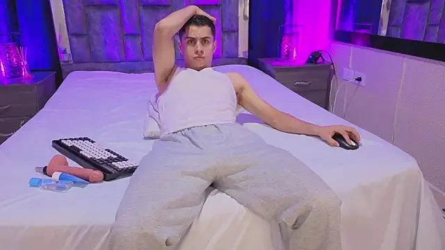 LeoMonnroe online show from 02/03/26, 08:25