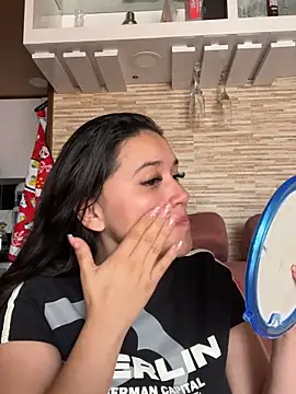 Veronica Wins  online show from 04/23/26, 08:43