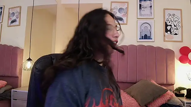 Hanabie  online show from 04/11/26, 03:14