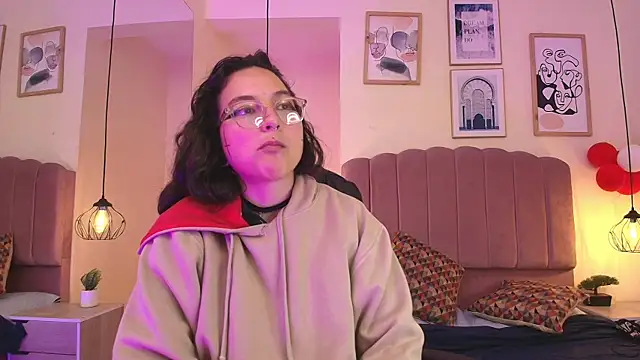 Hanabie  online show from 04/18/26, 03:20