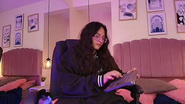 Hanabie  online show from 02/10/26, 03:16