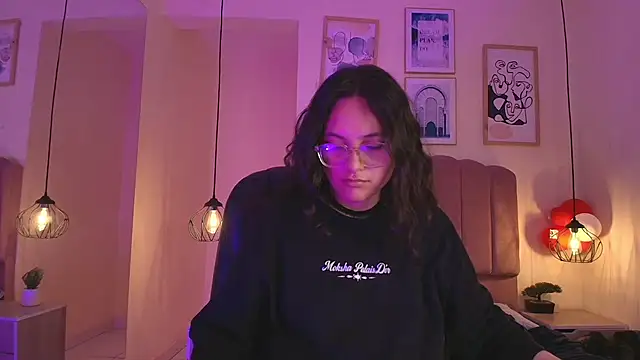 Hanabie  online show from 04/17/26, 03:20