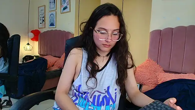 Hanabie  online show from 03/11/26, 03:33