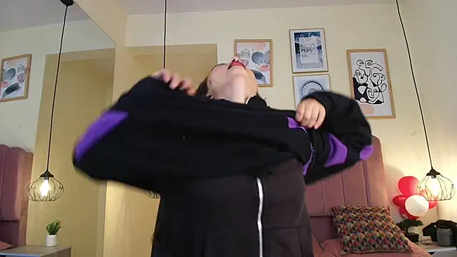 Hanabie  online show from 04/29/26, 04:05