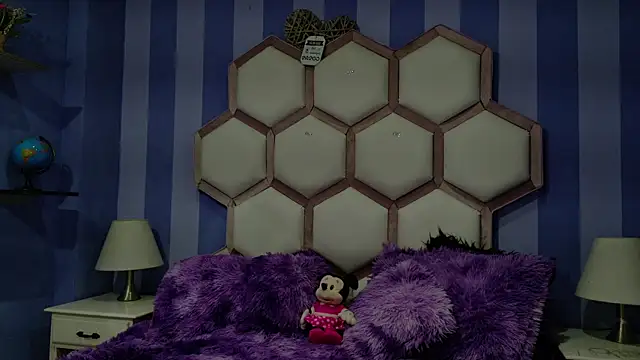 yvi taylor online show from 04/18/26, 12:51