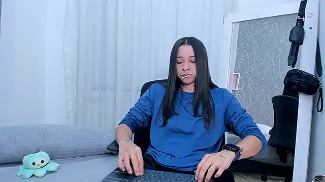 Snapshot of ViictoriiaSaenz chatting on 04/15/26, 12:38 ViictoriiaSaenz online show from 04/15/26, 12:38