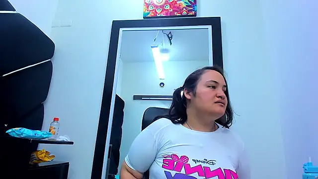 MiaRouss69 online show from 05/12/26, 10:38