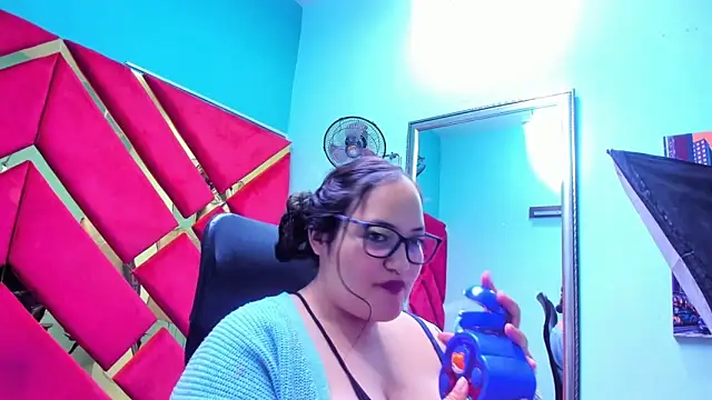 Snapshot of MiaRouss69 chatting on 02/19/26, 04:53 MiaRouss69 online show from 02/19/26, 04:53