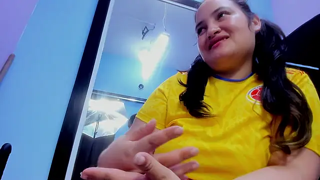 MiaRouss69 online show from 04/25/26, 09:45