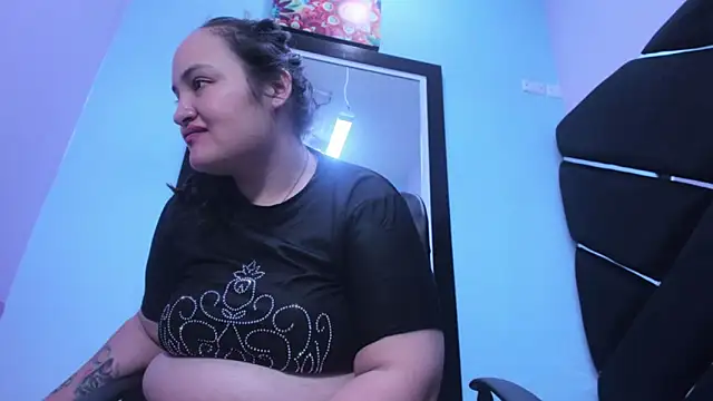 MiaRouss69 online show from 04/07/26, 08:38