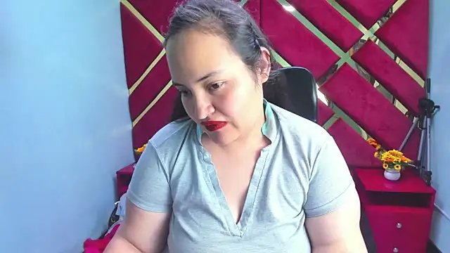 Snapshot of MiaRouss69 chatting on 02/15/26, 11:25 MiaRouss69 online show from 02/15/26, 11:25