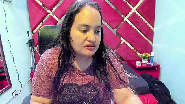 Snapshot of MiaRouss69 chatting on 02/11/26, 04:56 MiaRouss69 online show from 02/11/26, 04:56