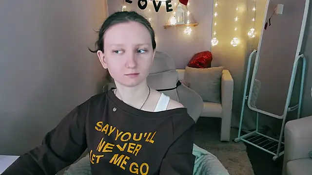 Snapshot of SunshineBlaze chatting on 02/15/26, 05:30 SunshineBlaze online show from 02/15/26, 05:30