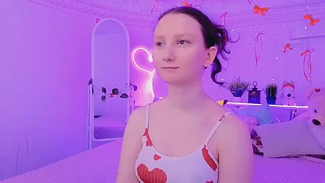 Snapshot of SunshineBlaze chatting on 02/04/26, 01:28 SunshineBlaze online show from 02/04/26, 01:28