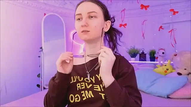 Snapshot of SunshineBlaze chatting on 02/18/26, 01:29 SunshineBlaze online show from 02/18/26, 01:29