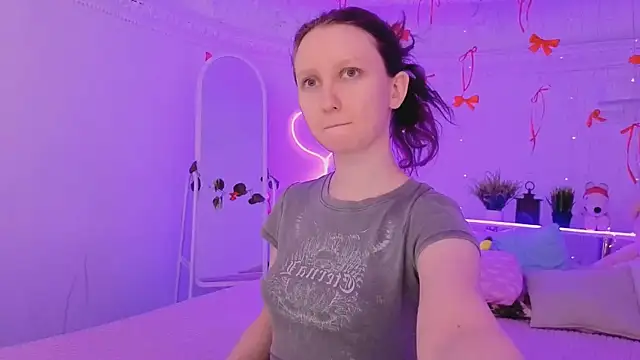 Snapshot of SunshineBlaze chatting on 02/10/26, 01:21 SunshineBlaze online show from 02/10/26, 01:21