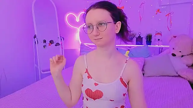 Snapshot of SunshineBlaze chatting on 02/06/26, 05:14 SunshineBlaze online show from 02/06/26, 05:14