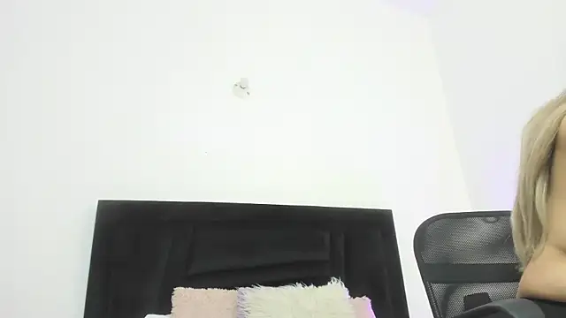 Naugthy Sara online show from 04/06/26, 07:04