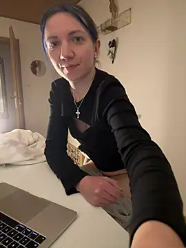 Snapshot of Marina_und_Jayden chatting on 02/26/26, 10:10 Marina und Jayden online show from 02/26/26, 10:10