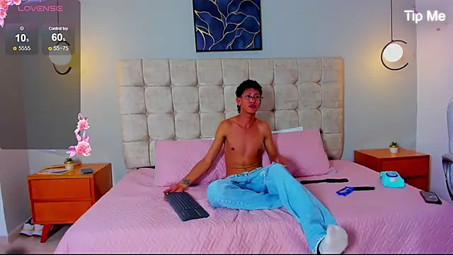 twink royale18 online show from 01/13/26, 06:01