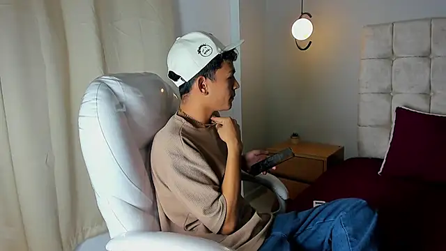 twink royale18 online show from 02/23/26, 04:29