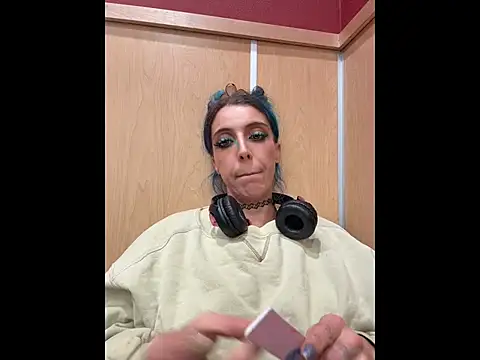 MegaTinyyy online show from 06/11/26, 08:00