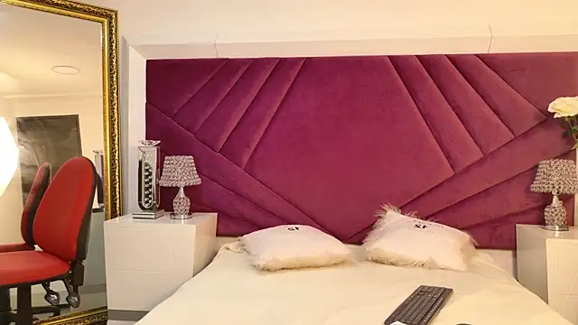 MiahSantini online show from 01/09/26, 12:45