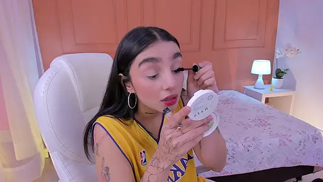 Abriil cutee online show from 05/06/26, 01:59