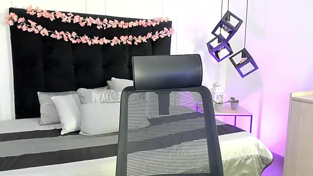 Abriil cutee online show from 04/04/26, 02:01